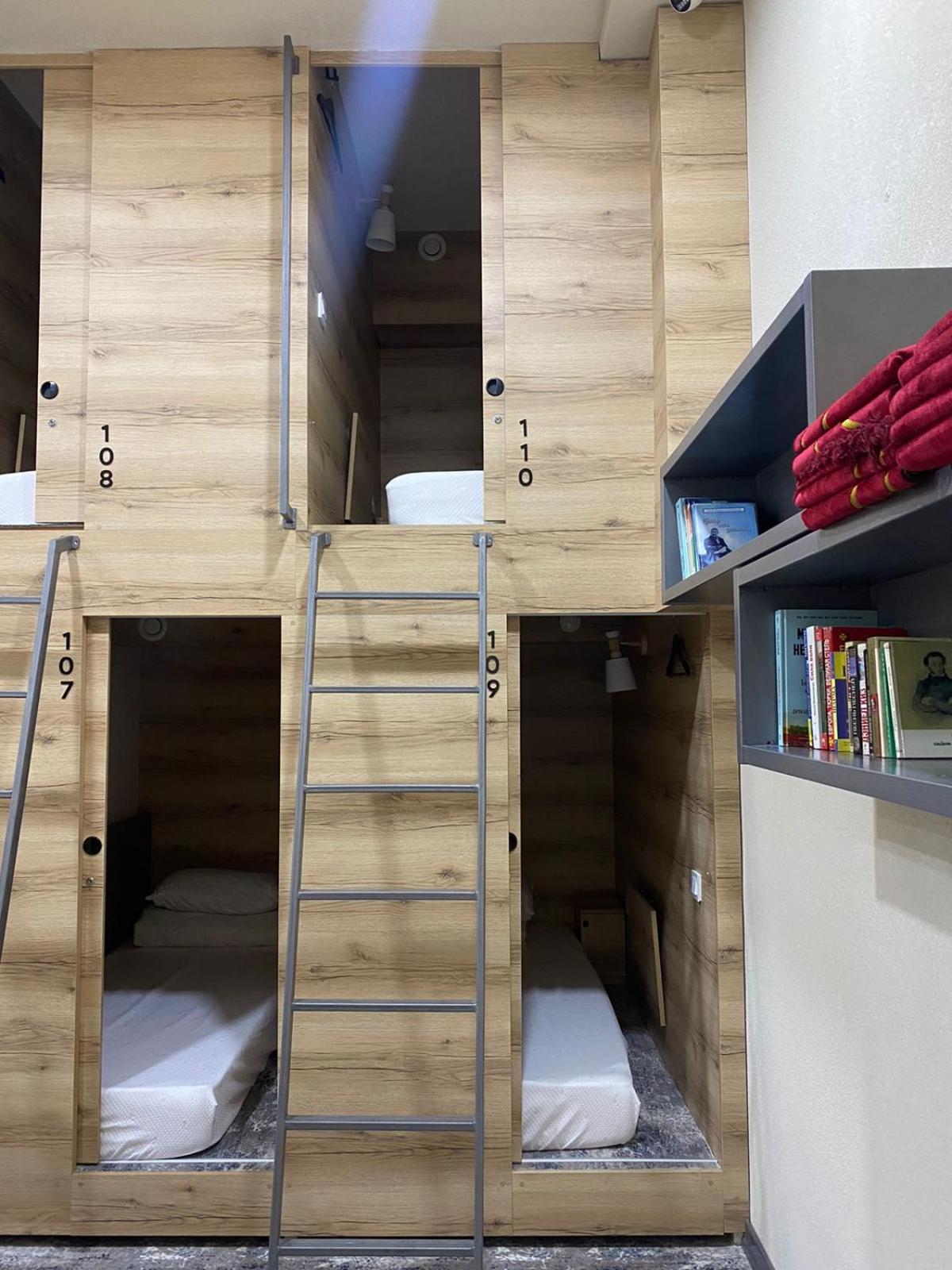 Aq Capsule Hostel Almaty Luaran gambar